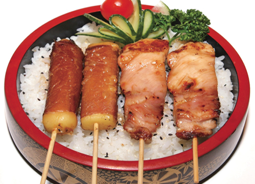 S40.4 brochettes sur du riz